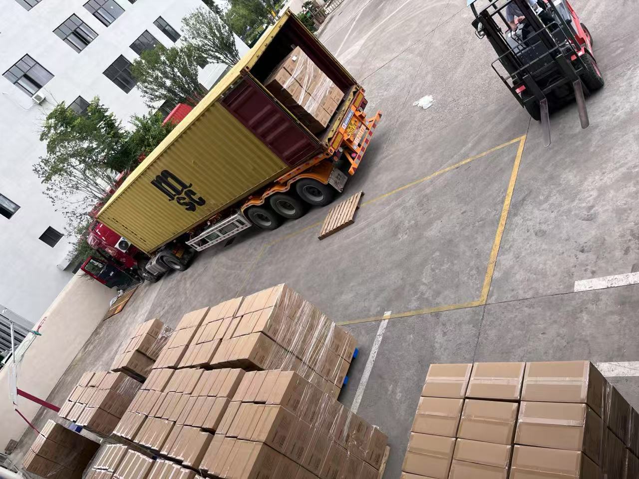 Landsign sėkmingai išsiunčia prekių partijas